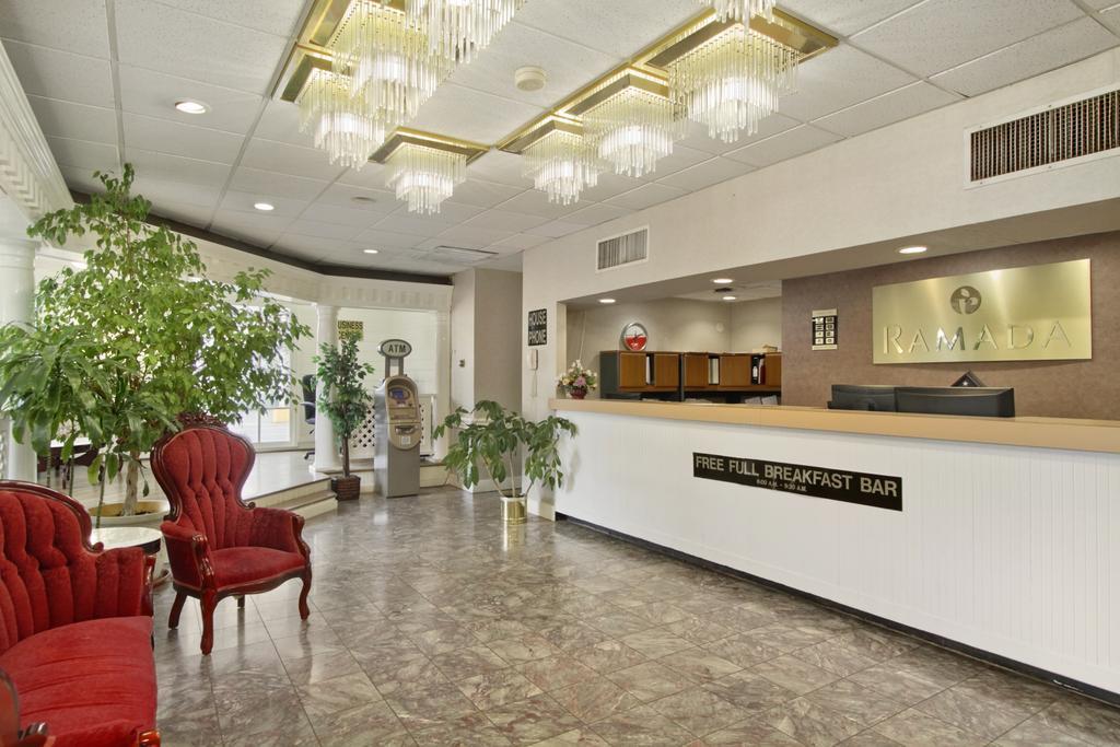Отель Ramada By Wyndham Роанок Экстерьер фото